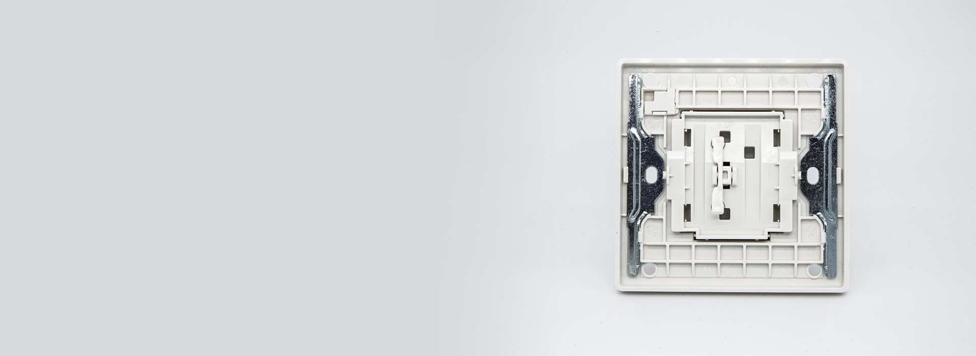 實(shí)力 · 強(qiáng)勁耐用 升級(jí)版內(nèi)嵌鋼架和加...