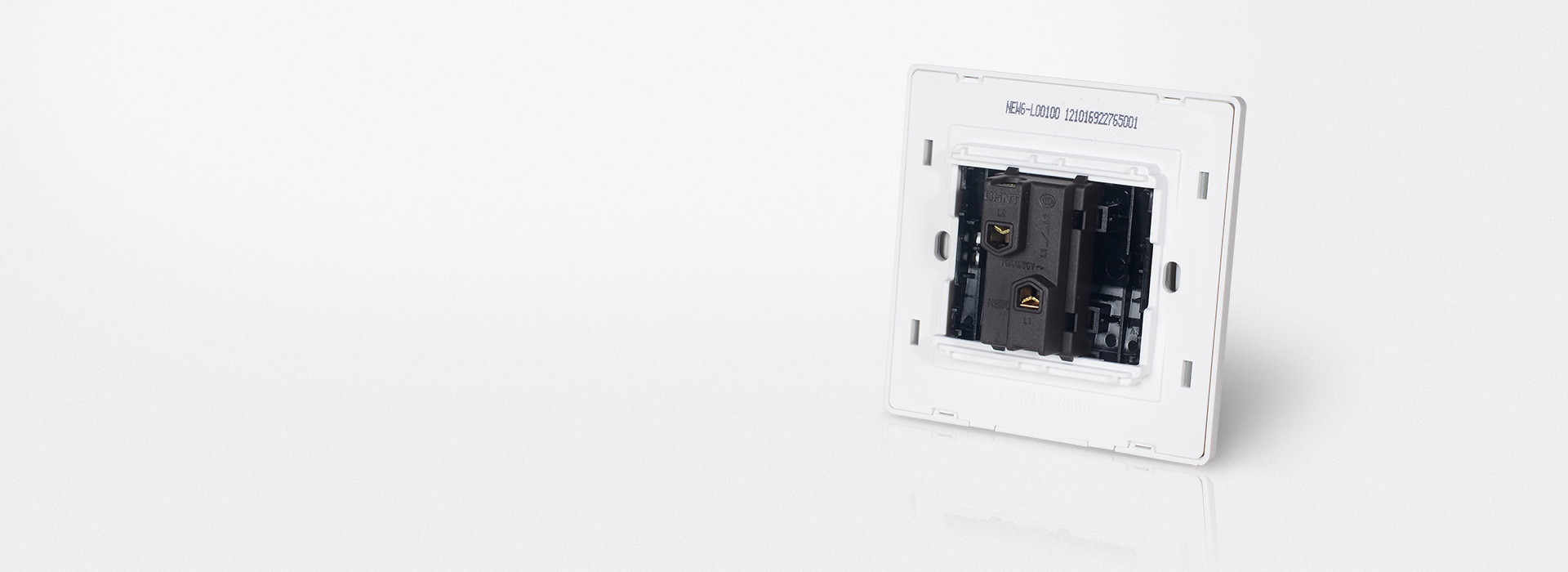 銀合金觸點性能更優 正泰開關NEW7W...