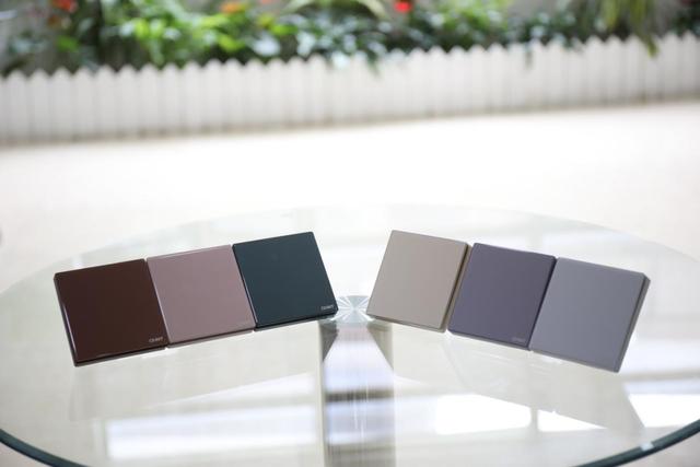 新品評測：正泰居家2HD系列玻璃大面板開關(guān)為何如此出眾