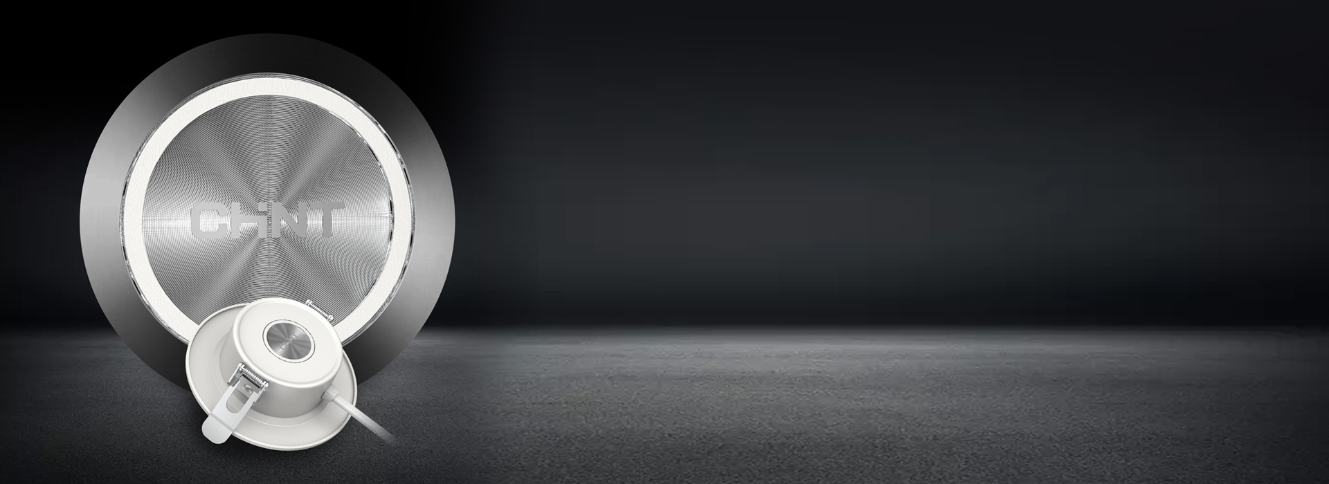 激光鐳射，融合品牌DNA 精工車鋁的底...