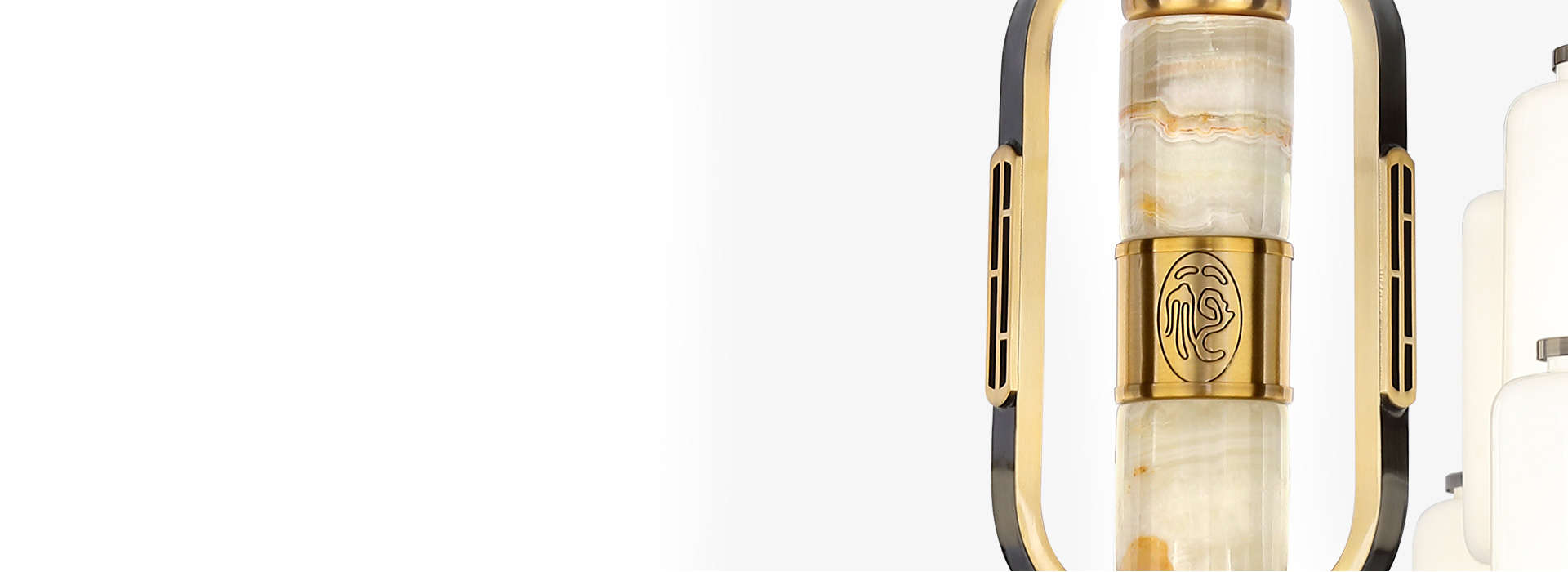 新中式的典雅，與一次古藝相逢 仿銅色的...