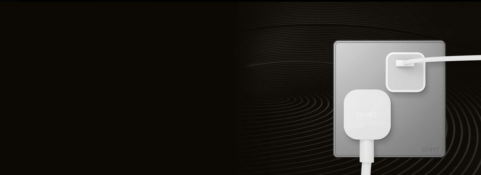 大孔距，插頭不打架 大中心孔距，滿足兩...