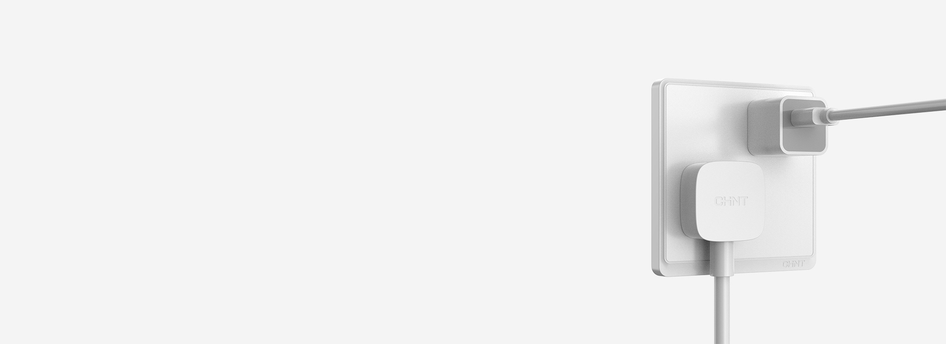 斜五孔，大間距 給插孔預留足夠大的空間...