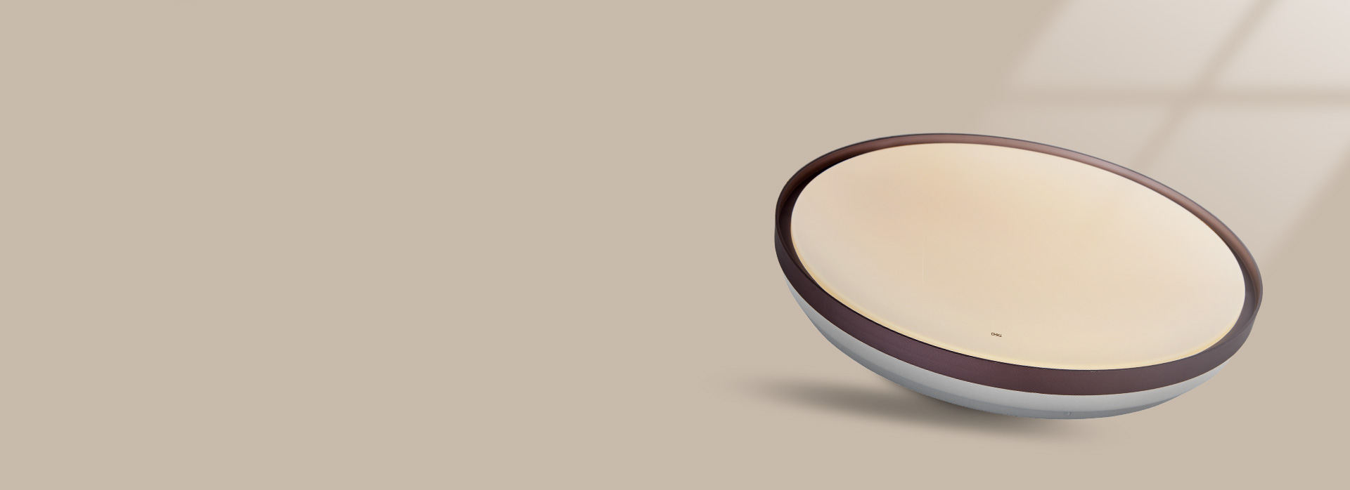 高透光面罩，光線均勻，舒適柔和 質地輕...