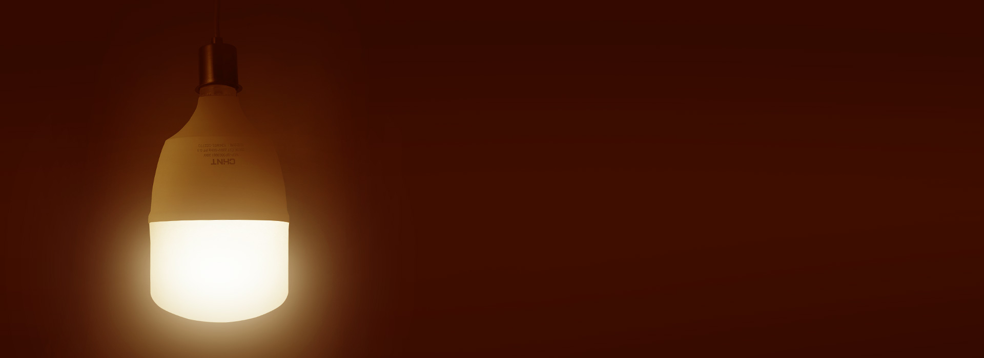 高效發(fā)光，更省電節(jié)能 高達(dá)90lm/W...